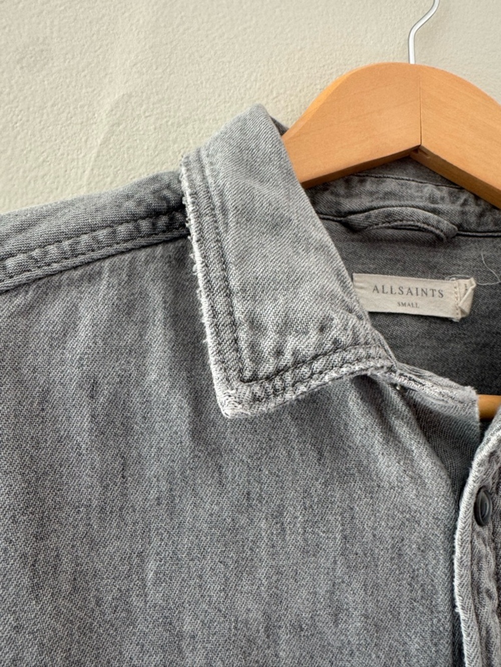 ALLSAINTS Men’s Pearl Snap Gray Button Up Shirt Small Washed Out Cotton Light - Picture 5 of 8